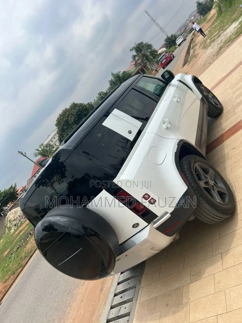 Land Rover Defender First Edition 2023 White