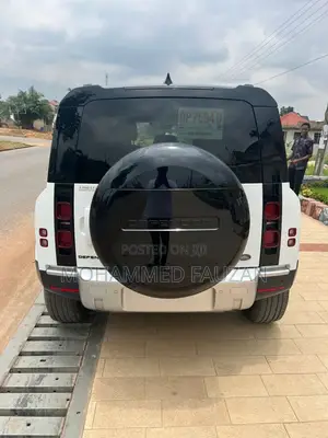 Land Rover Defender First Edition 2023 White