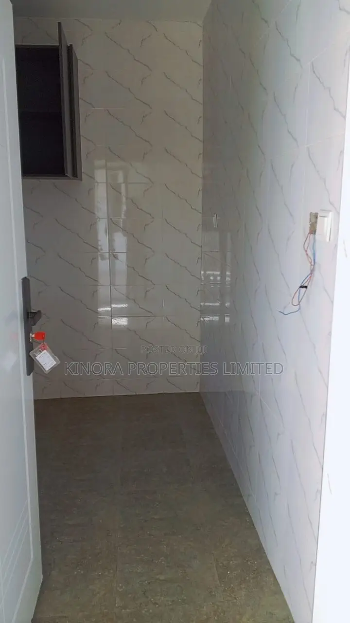 3bdrm Apartment in Atomic Down Police, Haatso for rent