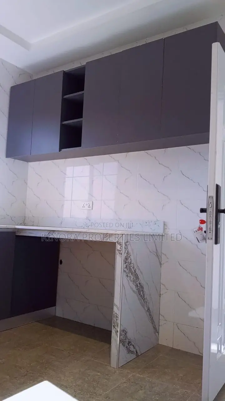 3bdrm Apartment in Atomic Down Police, Haatso for rent
