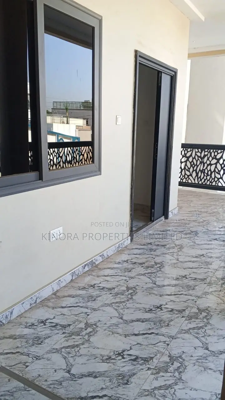 3bdrm Apartment in Atomic Down Police, Haatso for rent