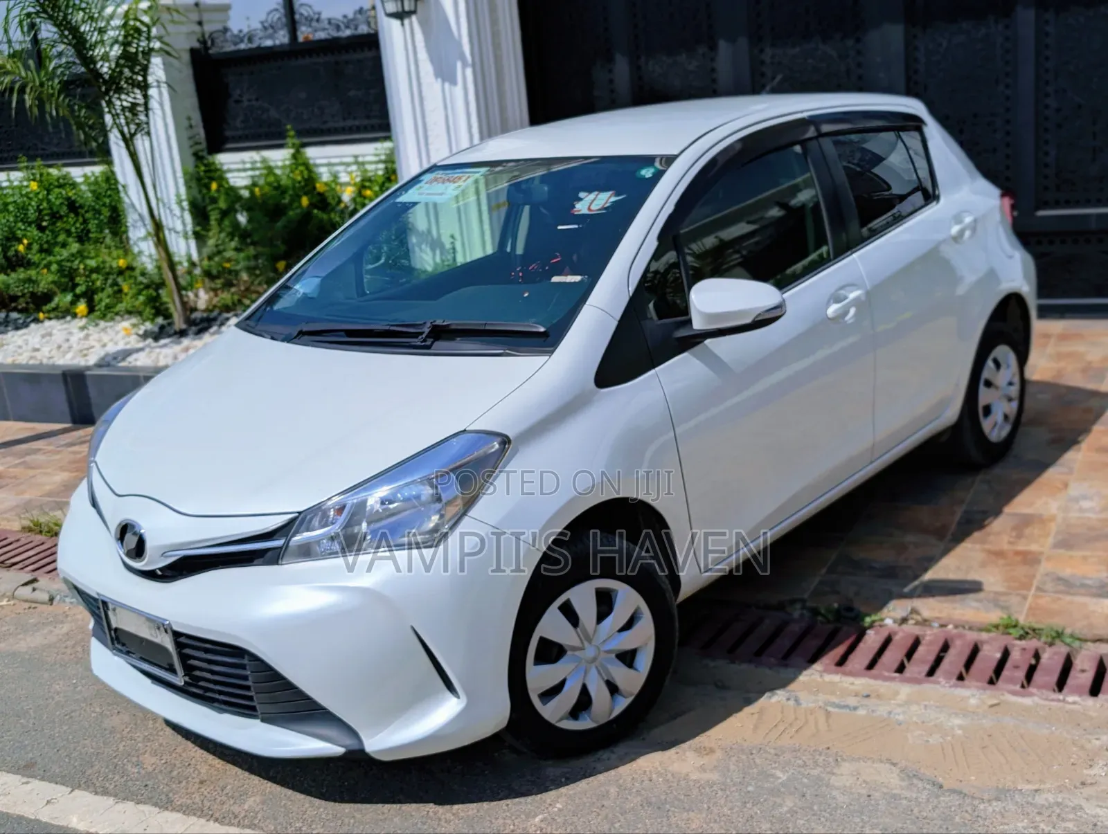 Toyota Vitz 1.3 AWD 5dr 2016 White