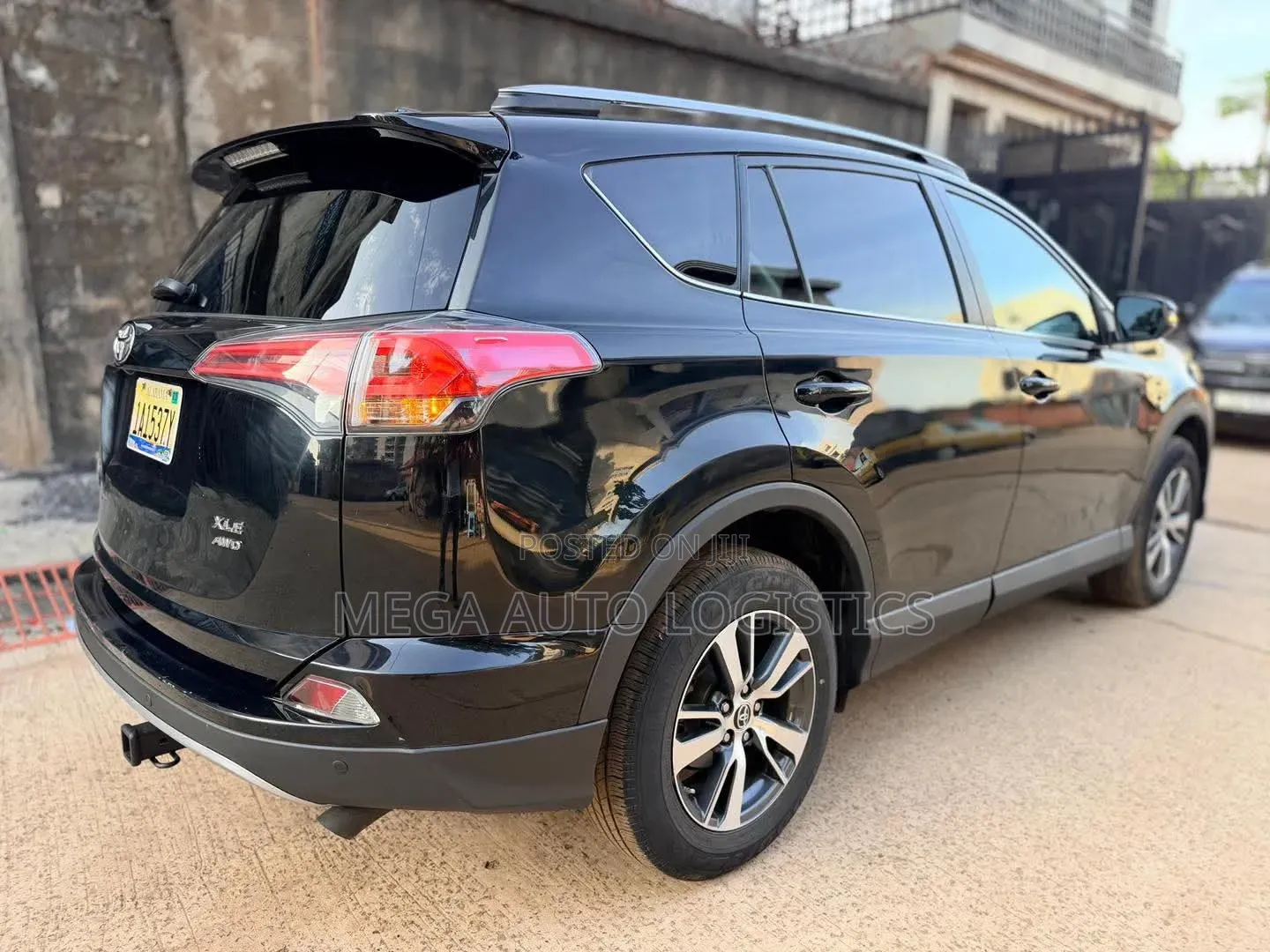 Toyota RAV4 XLE AWD (2.5L 4cyl 6A) 2017 Matt Black
