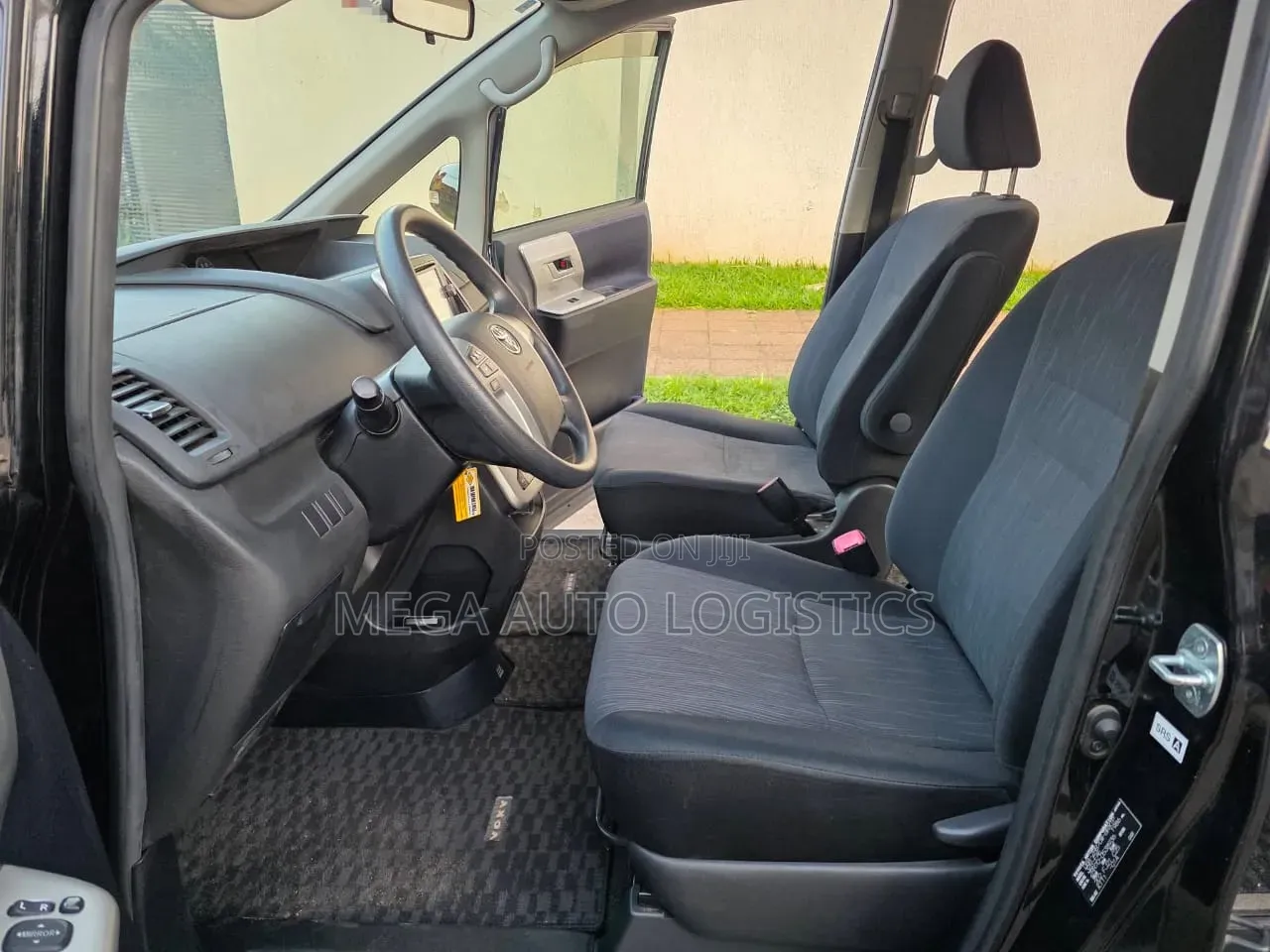 Toyota Voxy X 2WD 8-Seater 2013 Matt Black