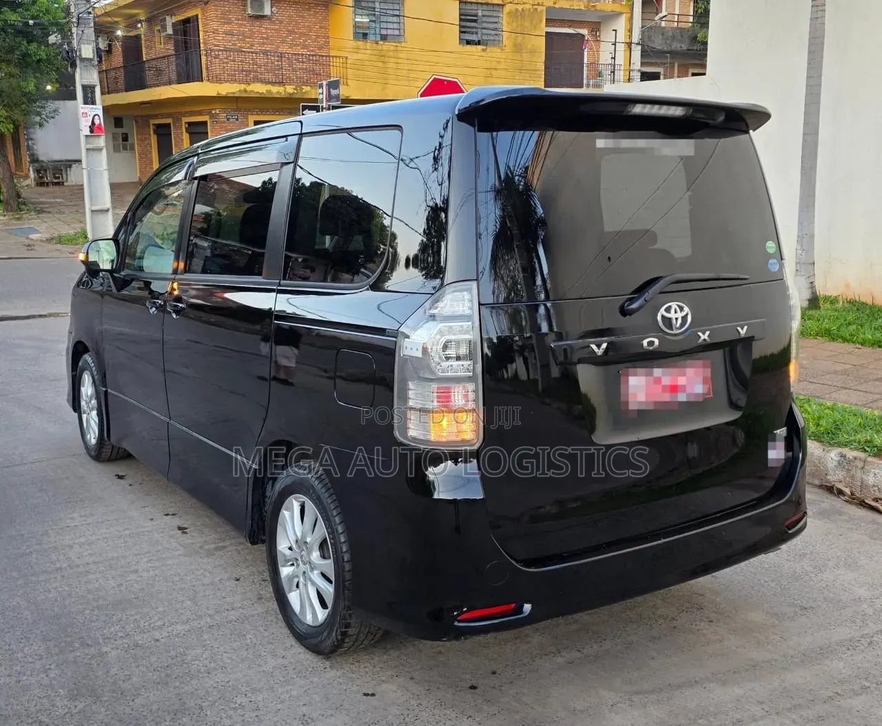 Toyota Voxy X 2WD 8-Seater 2013 Matt Black