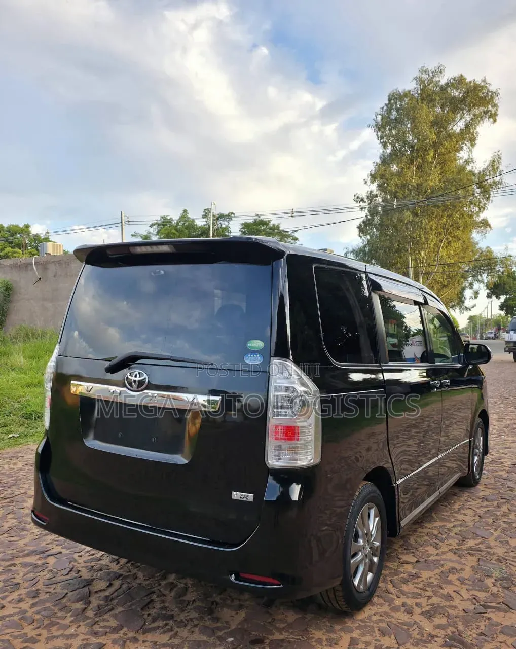 Toyota Voxy X 2WD 8-Seater 2013 Matt Black