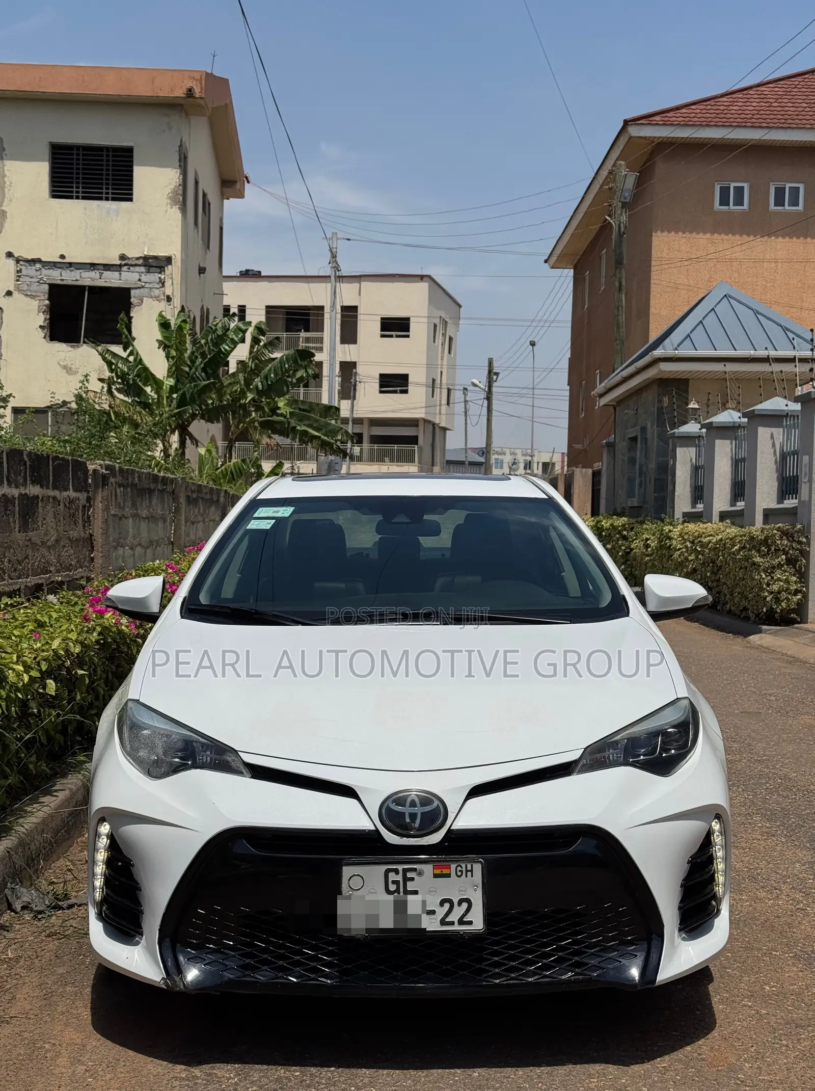 Toyota Corolla XLE (1.8L 4cyl 2A) 2018 White