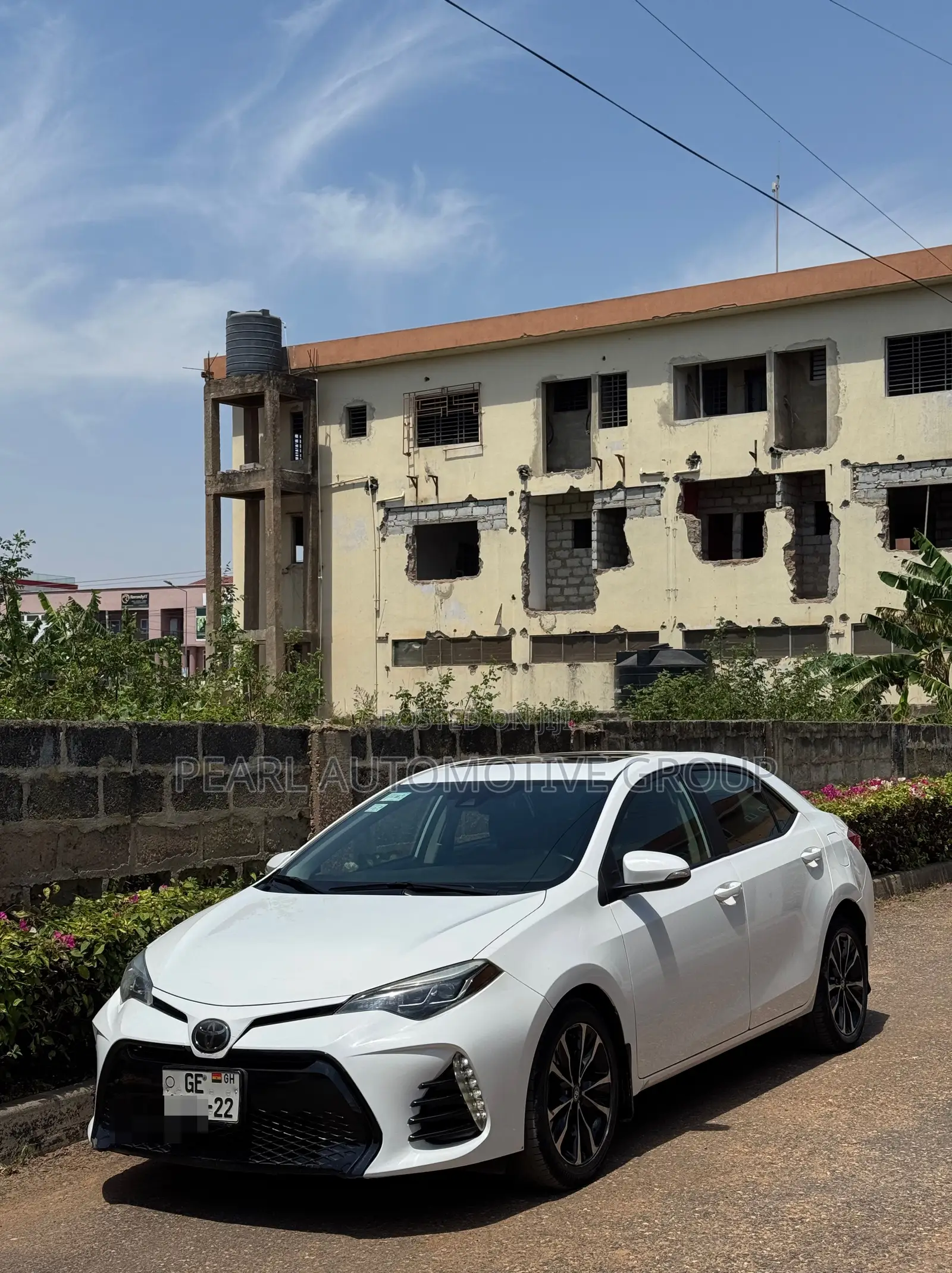 Toyota Corolla XLE (1.8L 4cyl 2A) 2018 White