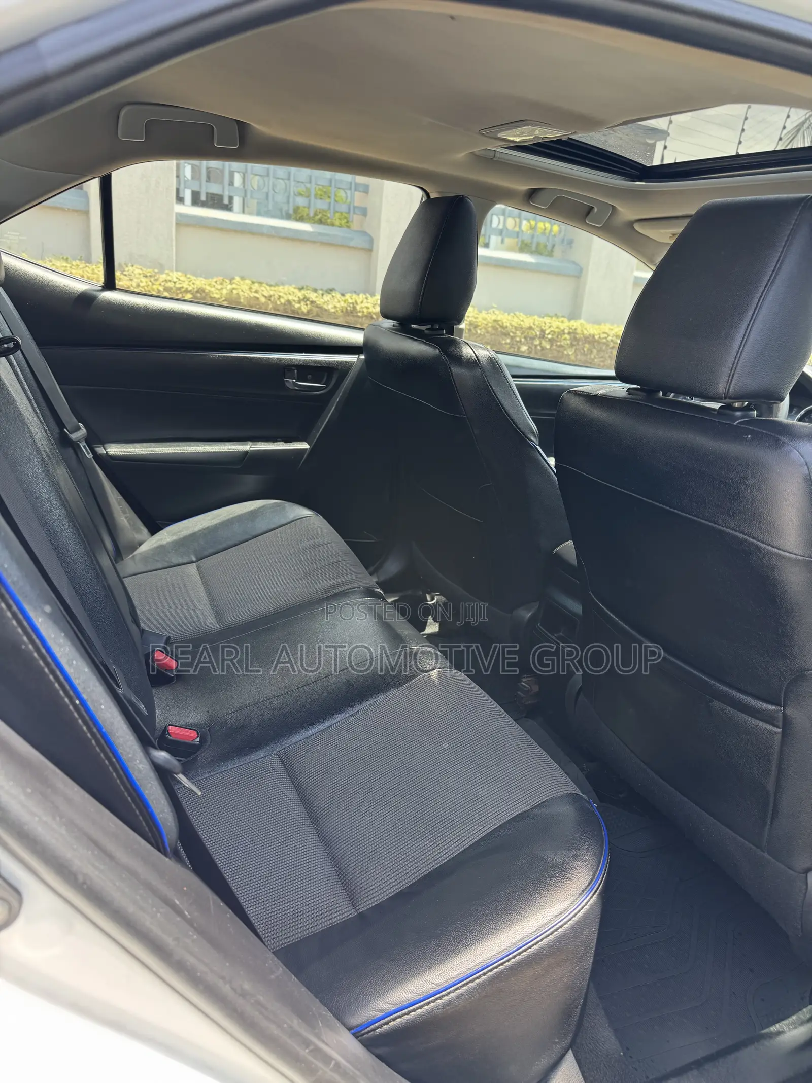 Toyota Corolla XLE (1.8L 4cyl 2A) 2018 White