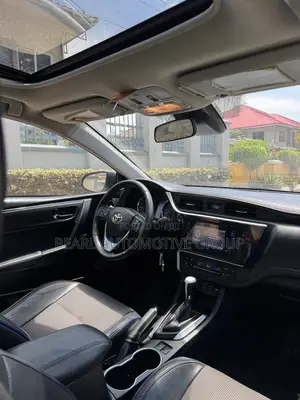 Toyota Corolla XLE (1.8L 4cyl 2A) 2018 White
