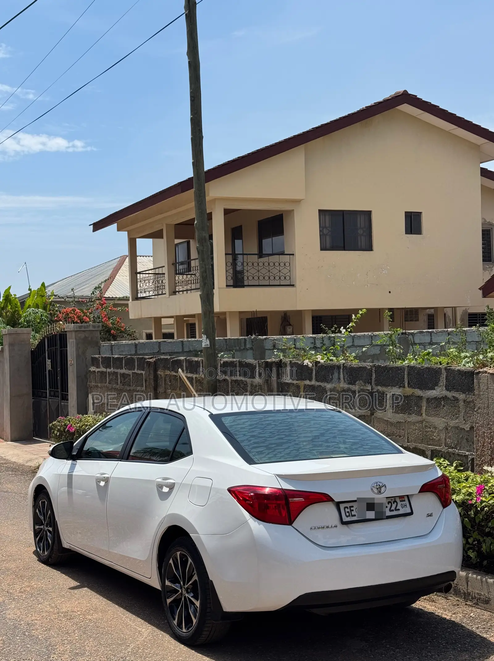 Toyota Corolla XLE (1.8L 4cyl 2A) 2018 White