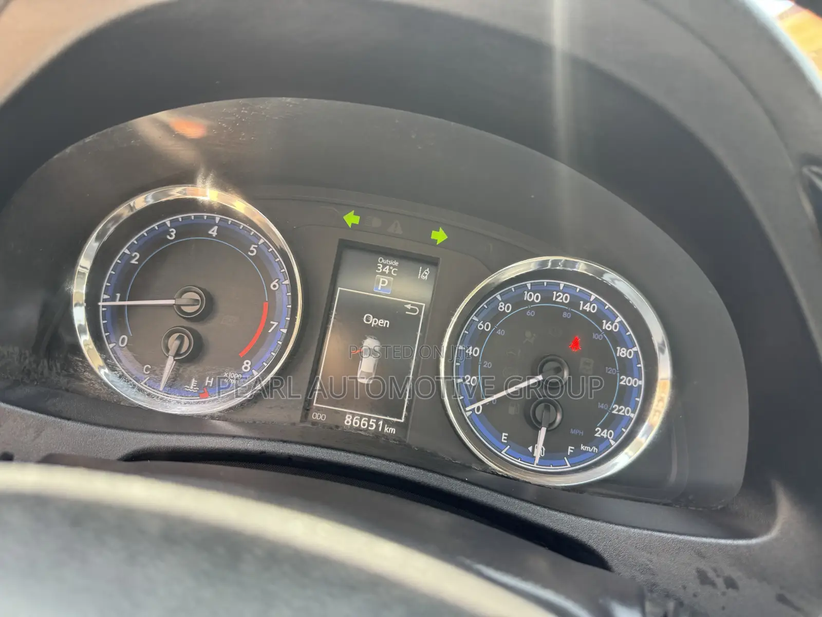Toyota Corolla XLE (1.8L 4cyl 2A) 2018 White
