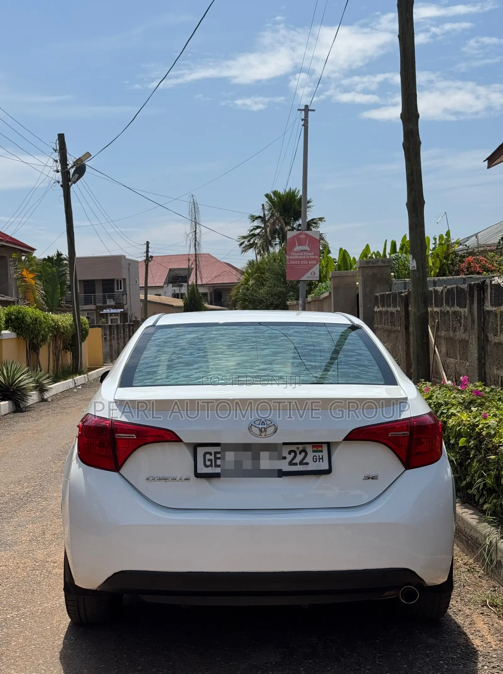 Toyota Corolla XLE (1.8L 4cyl 2A) 2018 White