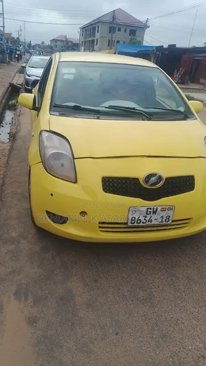 Toyota Vitz 2010 Yellow
