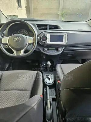 Toyota Vitz 1.3 FWD 3dr 2013 Silver