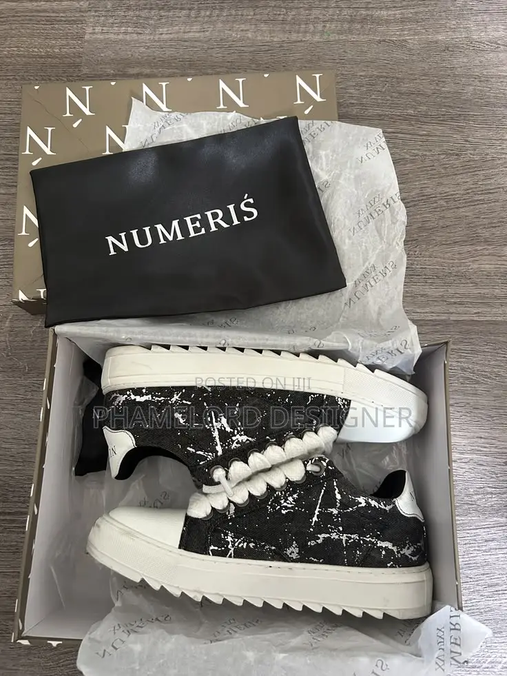 Sneakers Shop