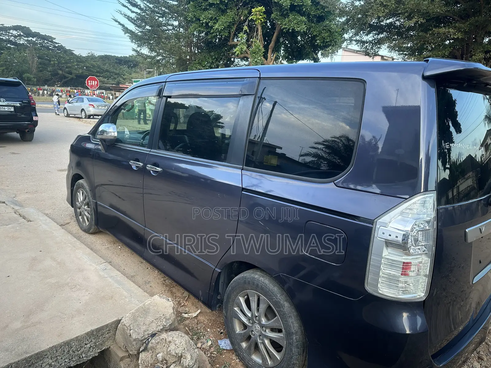 Toyota Voxy 2013 Blue