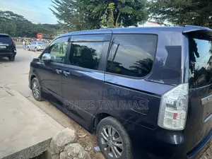 Toyota Voxy 2013 Blue