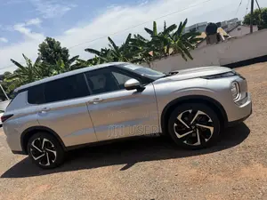 Mitsubishi Outlander SE 2022 Gray