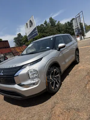 Mitsubishi Outlander SE 2022 Gray