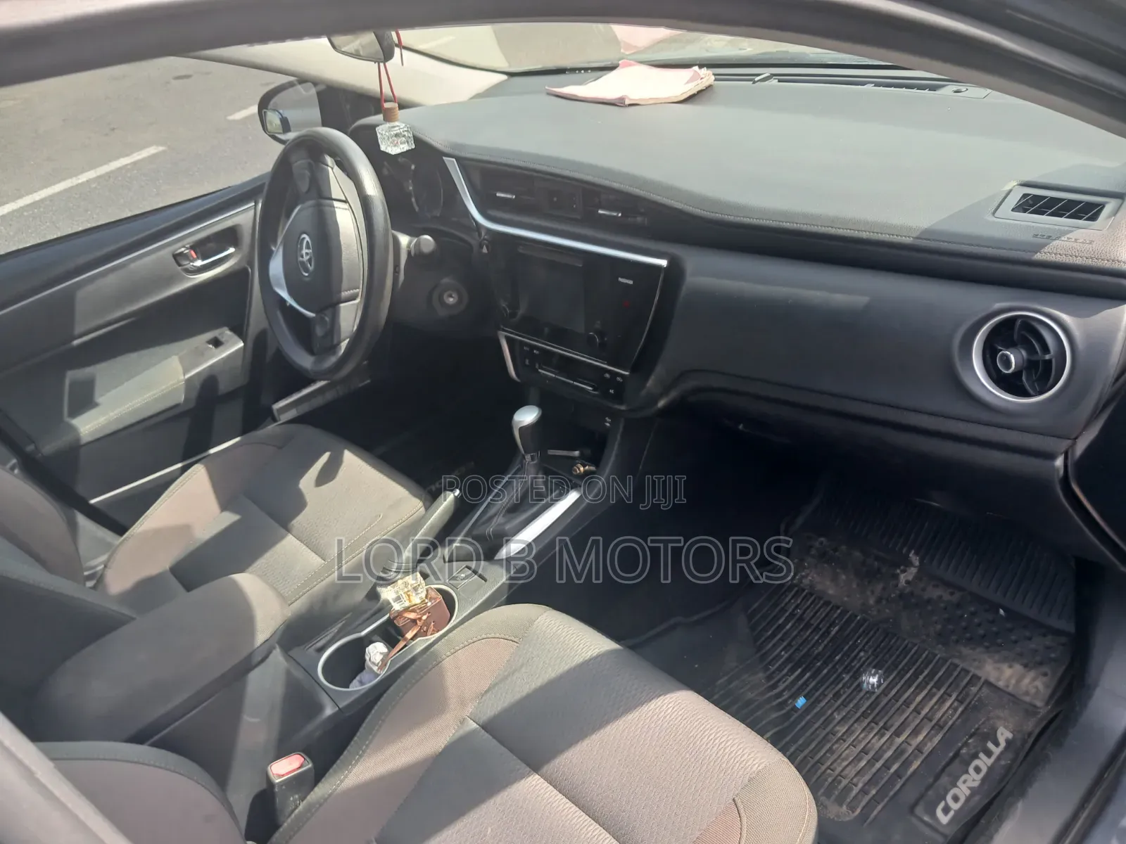 Toyota Corolla LE 4dr Sedan (1.8L 4cyl CVT) 2017 Gray