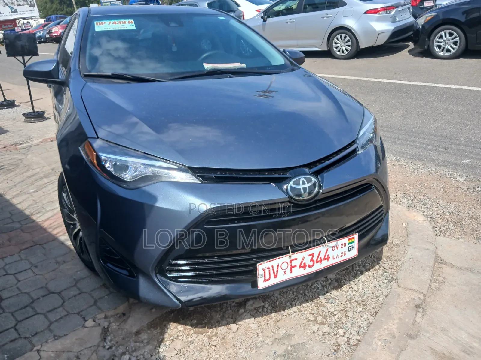 Toyota Corolla LE 4dr Sedan (1.8L 4cyl CVT) 2017 Gray
