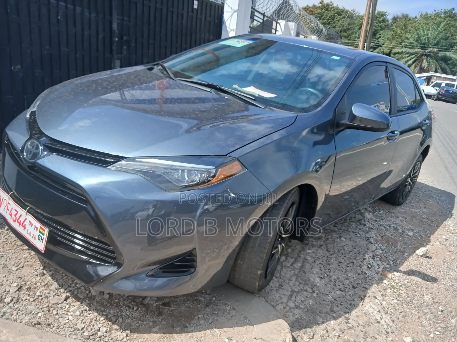 Toyota Corolla LE 4dr Sedan (1.8L 4cyl CVT) 2017 Gray