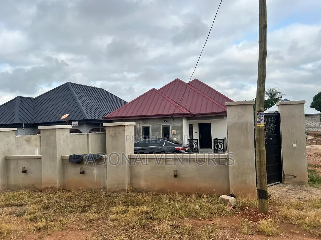 3bdrm House in Santasi Apire Darko, Kumasi Metropolitan for sale