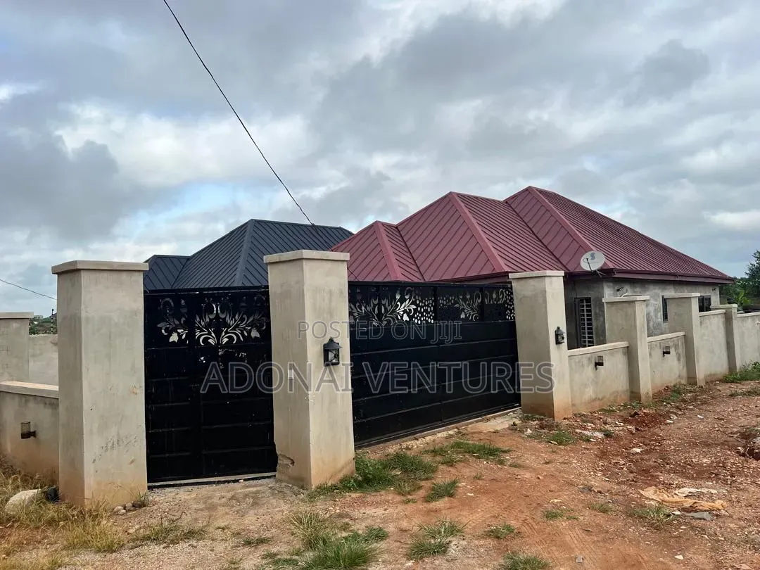 3bdrm House in Santasi Apire Darko, Kumasi Metropolitan for sale