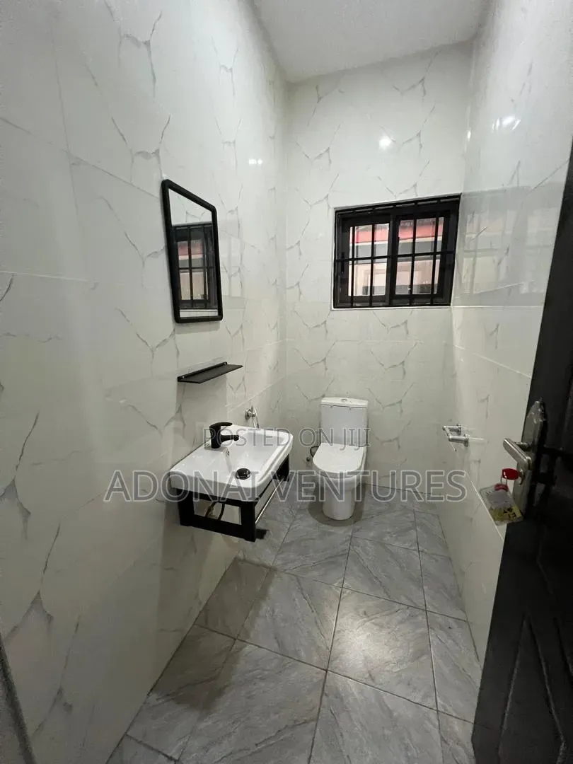 3bdrm House in Santasi Apire Darko, Kumasi Metropolitan for sale
