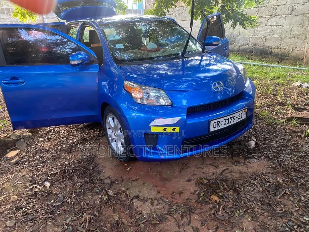Scion xD Base 2011 Blue