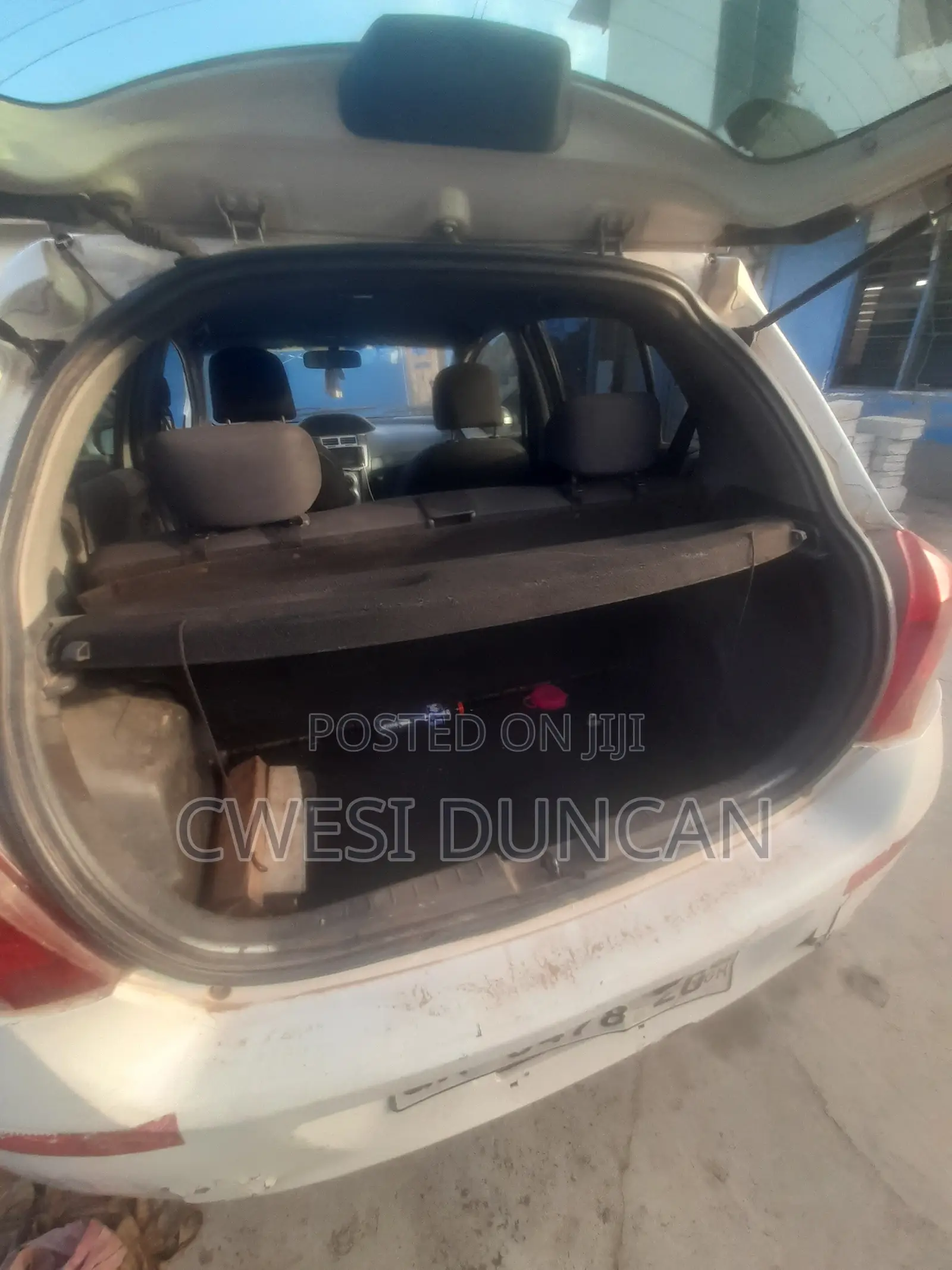 Toyota Vitz 1.0 FWD 3dr 2010 White