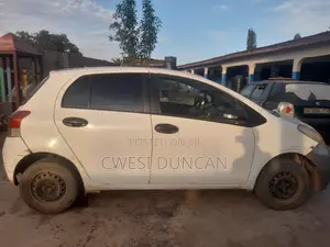 Toyota Vitz 1.0 FWD 3dr 2010 White