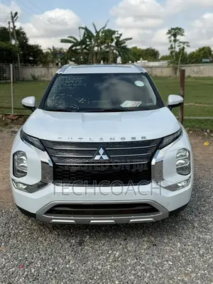 Mitsubishi Outlander SE 2022 White