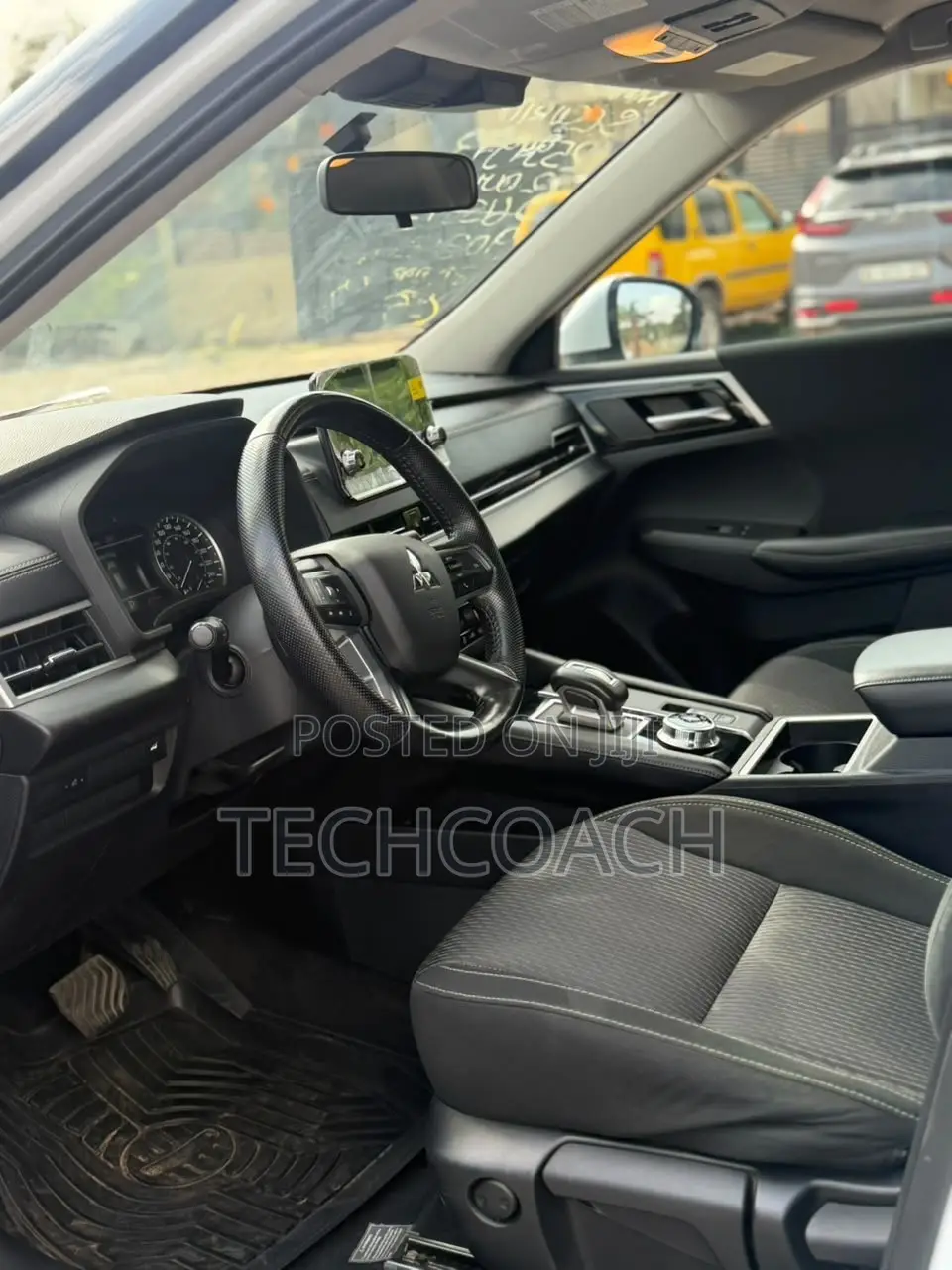 Mitsubishi Outlander SE 2022 White