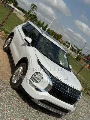 Mitsubishi Outlander SE 2022 White