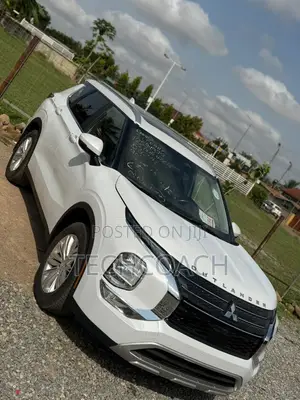 Mitsubishi Outlander SE 2022 White