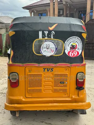 TVS King Deluxe Plus iTouch Start 2021 Yellow