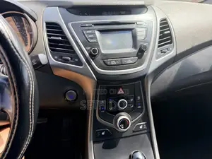 Hyundai Elantra SE Sedan FWD (1.8L 4cyl 6A) 2016 Black