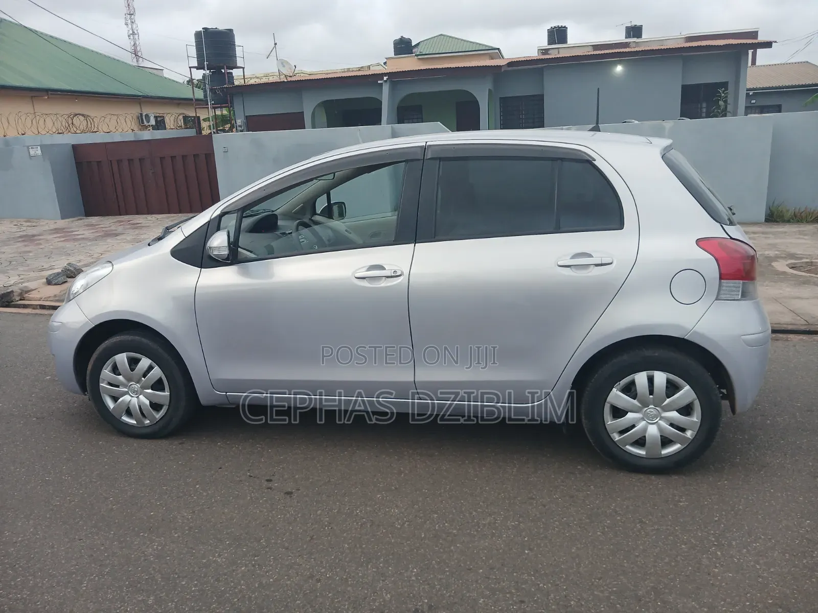 Toyota Vitz 1.5 FWD 3dr 2010 Silver