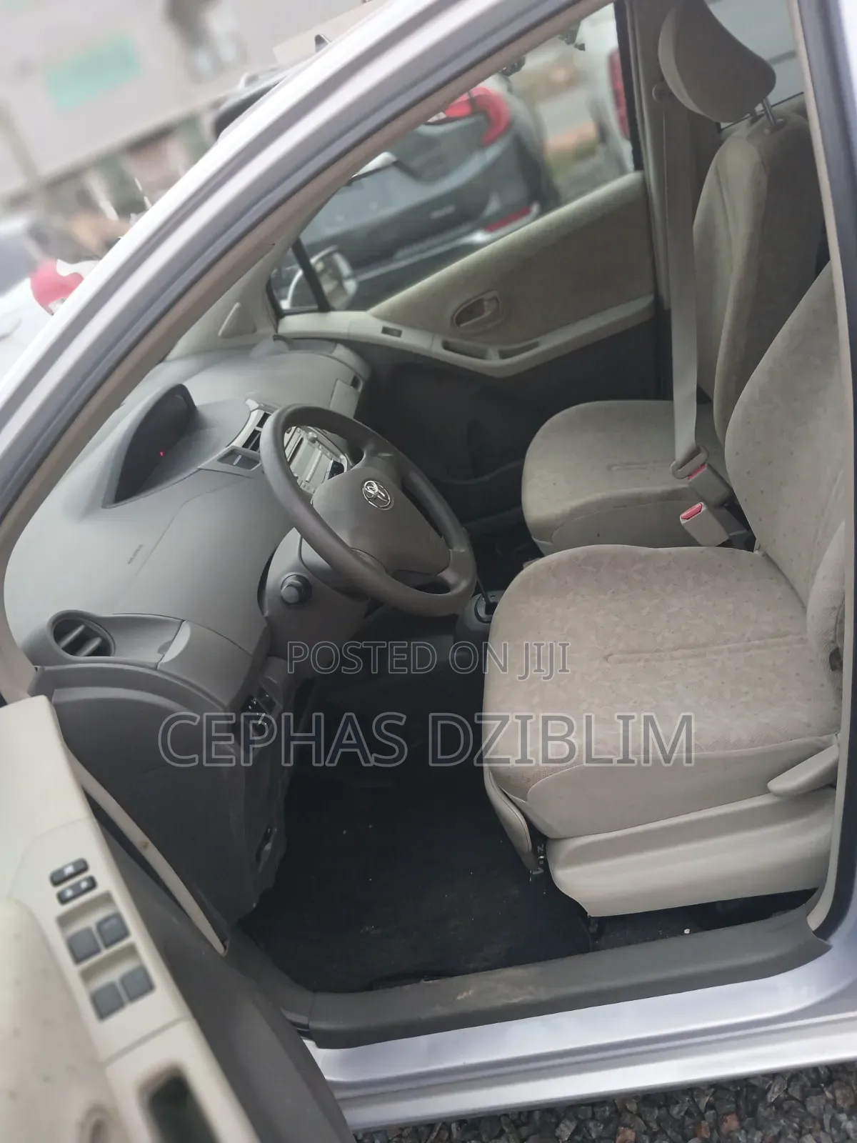 Toyota Vitz 1.5 FWD 3dr 2010 Silver