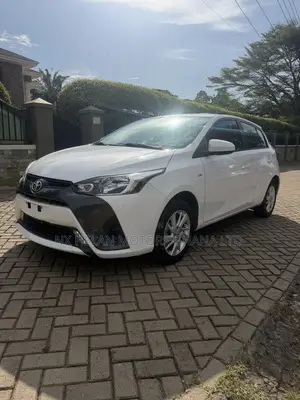 Toyota Yaris L Hatchback 5dr 2017 White