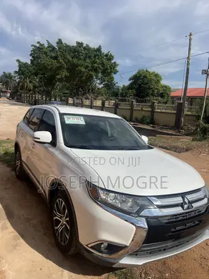 Mitsubishi Outlander SE FWD 2018 White