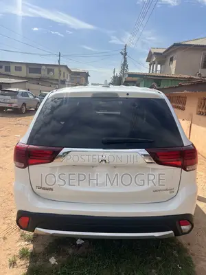 Mitsubishi Outlander SE FWD 2018 White