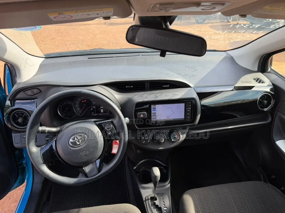 Toyota Vitz 1.3 AWD 5dr 2017 Blue