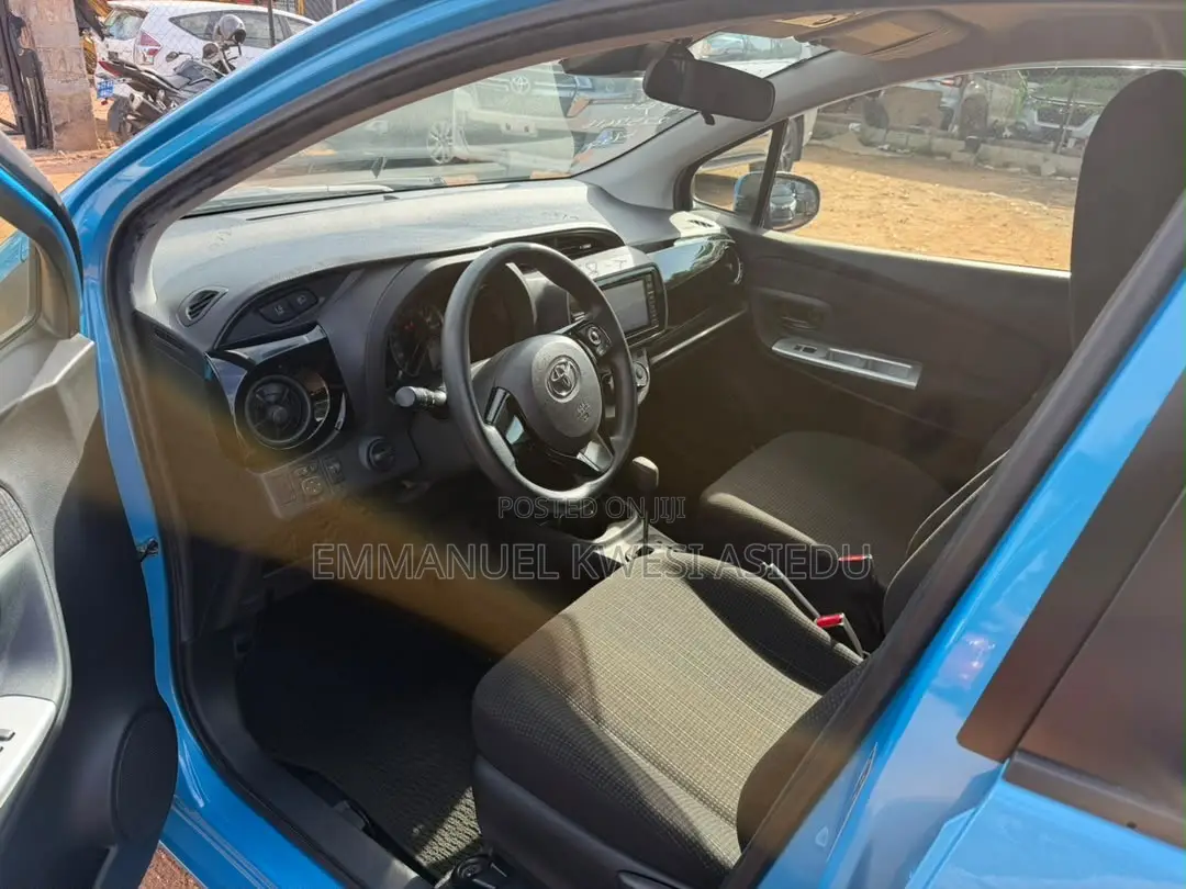 Toyota Vitz 1.3 AWD 5dr 2017 Blue