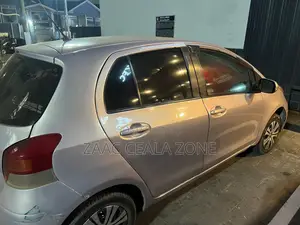 Toyota Vitz 2012 Silver