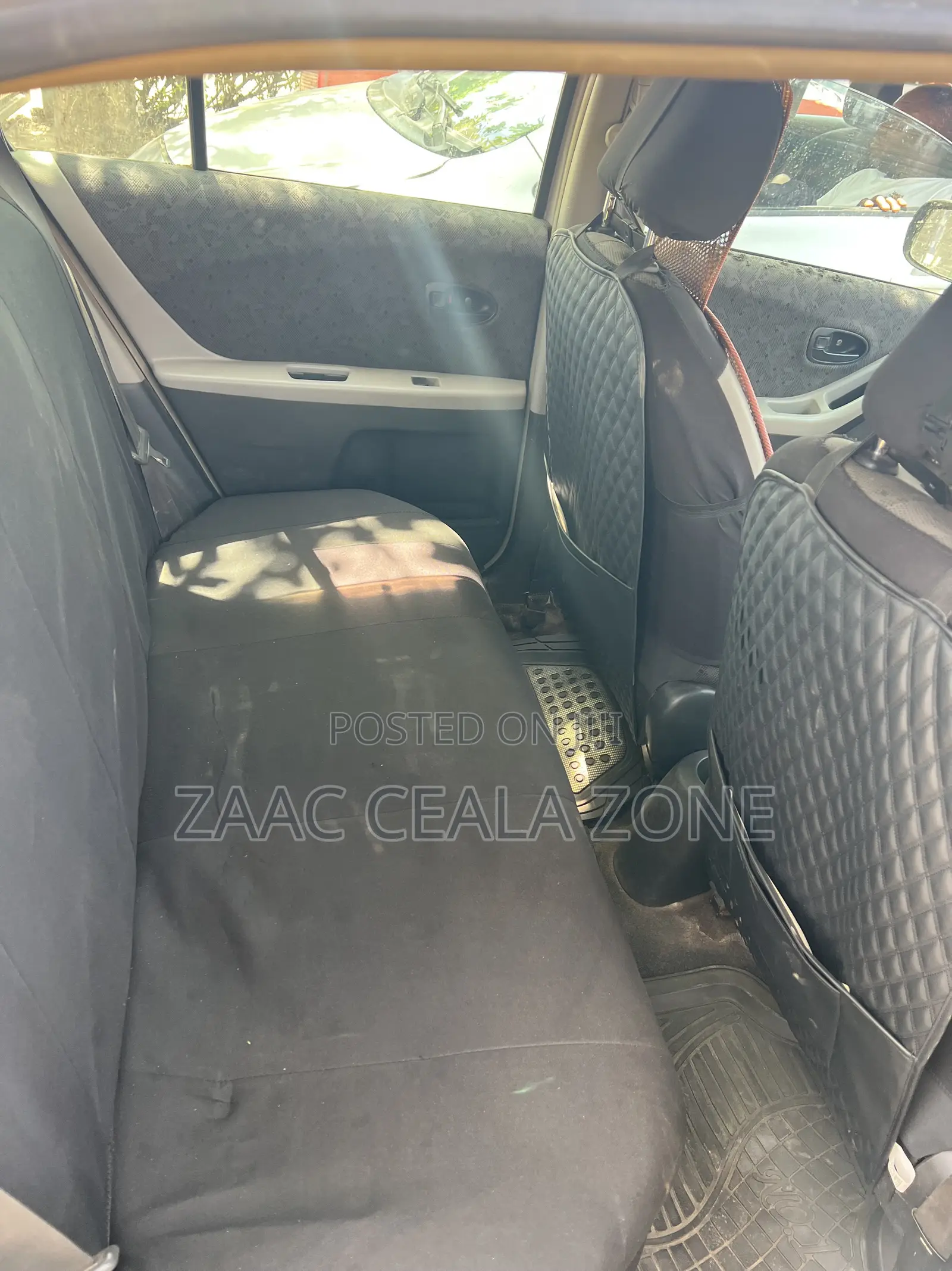Toyota Vitz 2012 Silver