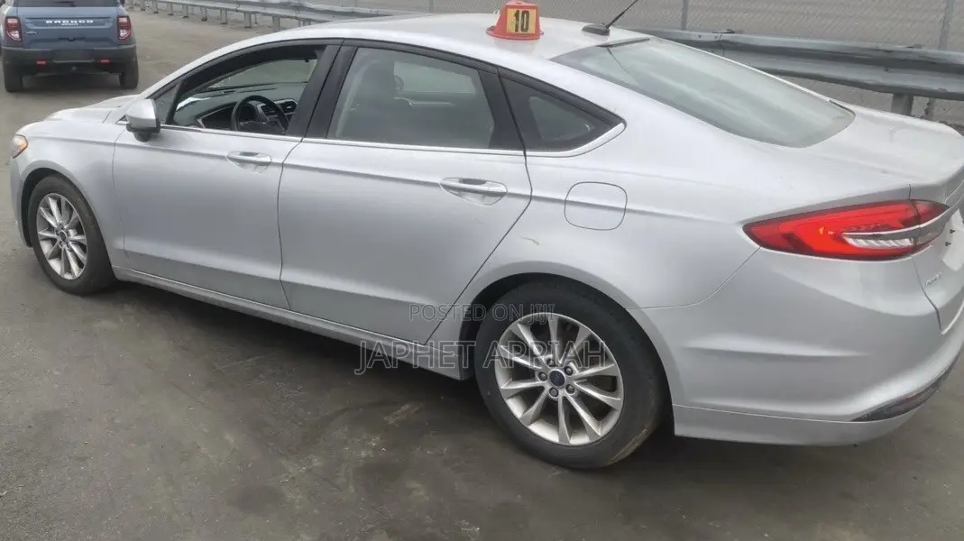 Ford Fusion SE FWD 2017 Silver