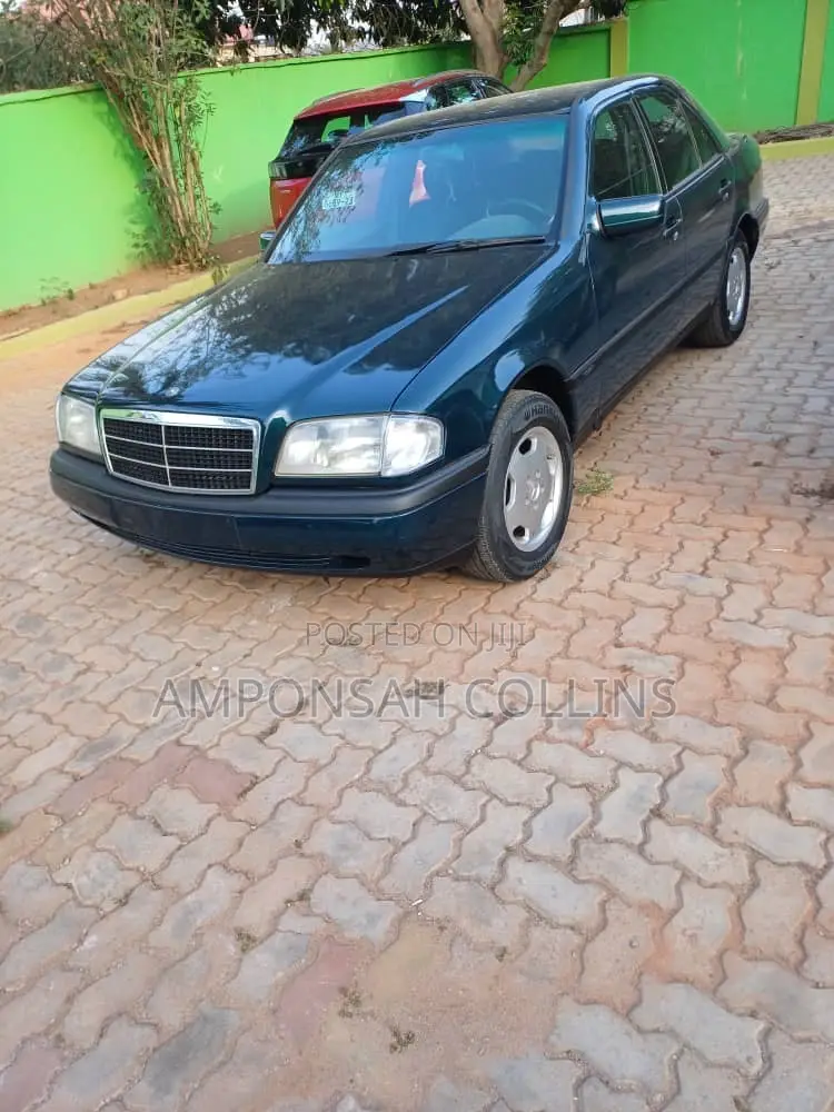 Mercedes-Benz W124 1995 Blue